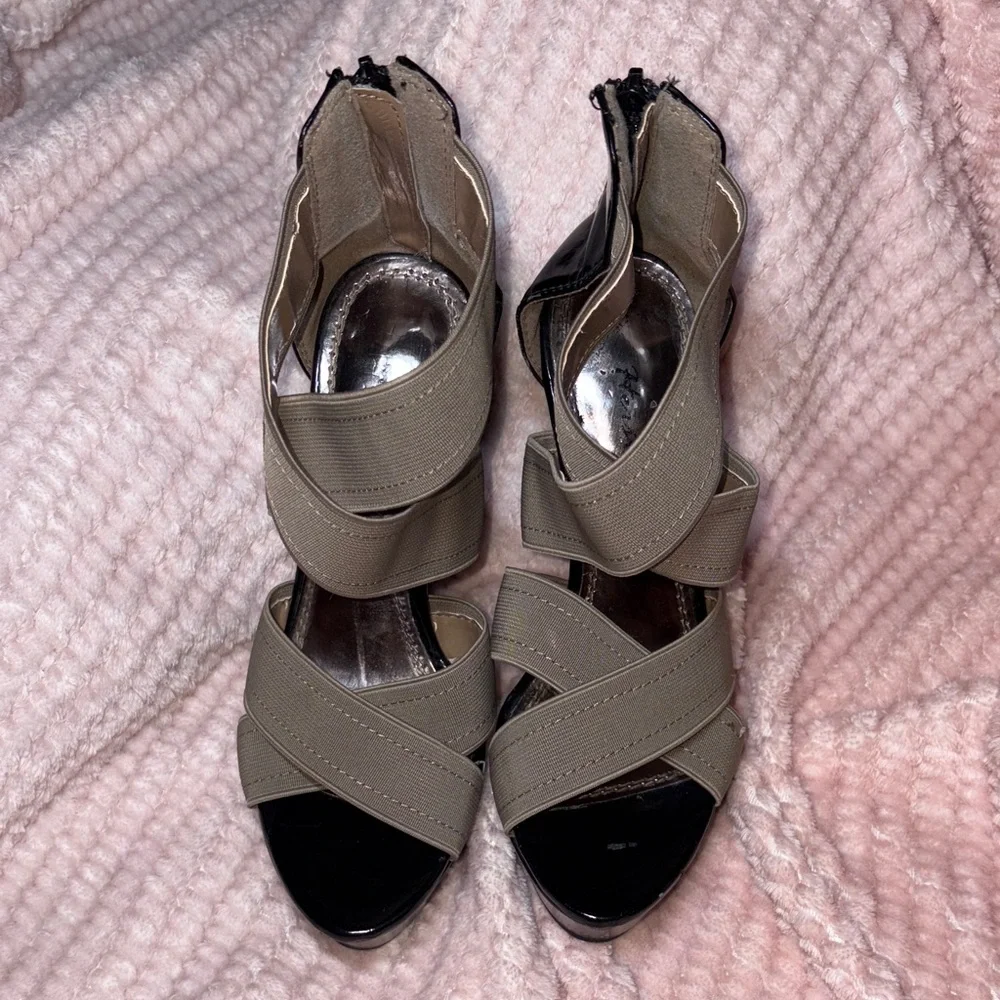Stylish Black and Tan Women's Heels - Picture 9 of 9